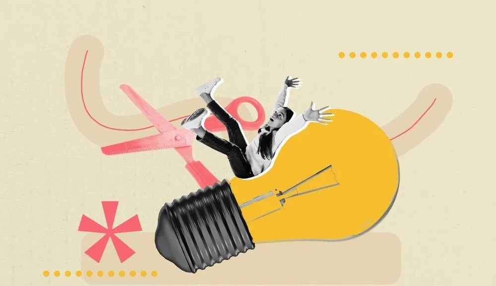 Studentessa travolta da una lampadina simbolo di creatività, idee e apprendimento innovativo