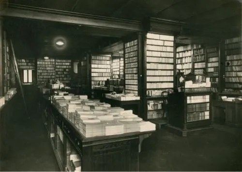 Interni prima libreria Lattes