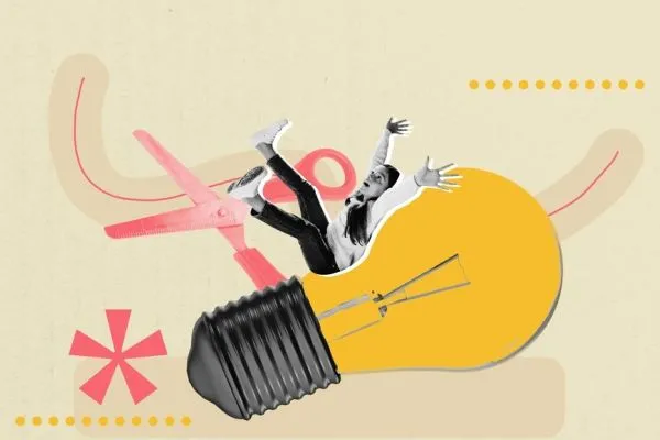 Studentessa travolta da una lampadina simbolo di creatività, idee e apprendimento innovativo